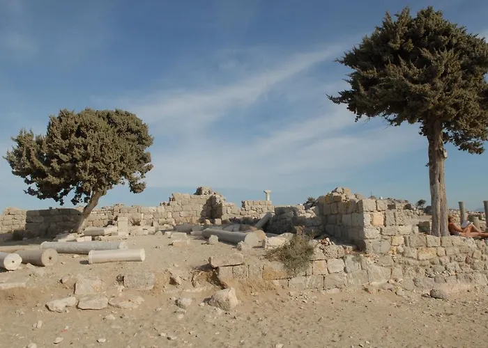 Отель Fourtounis